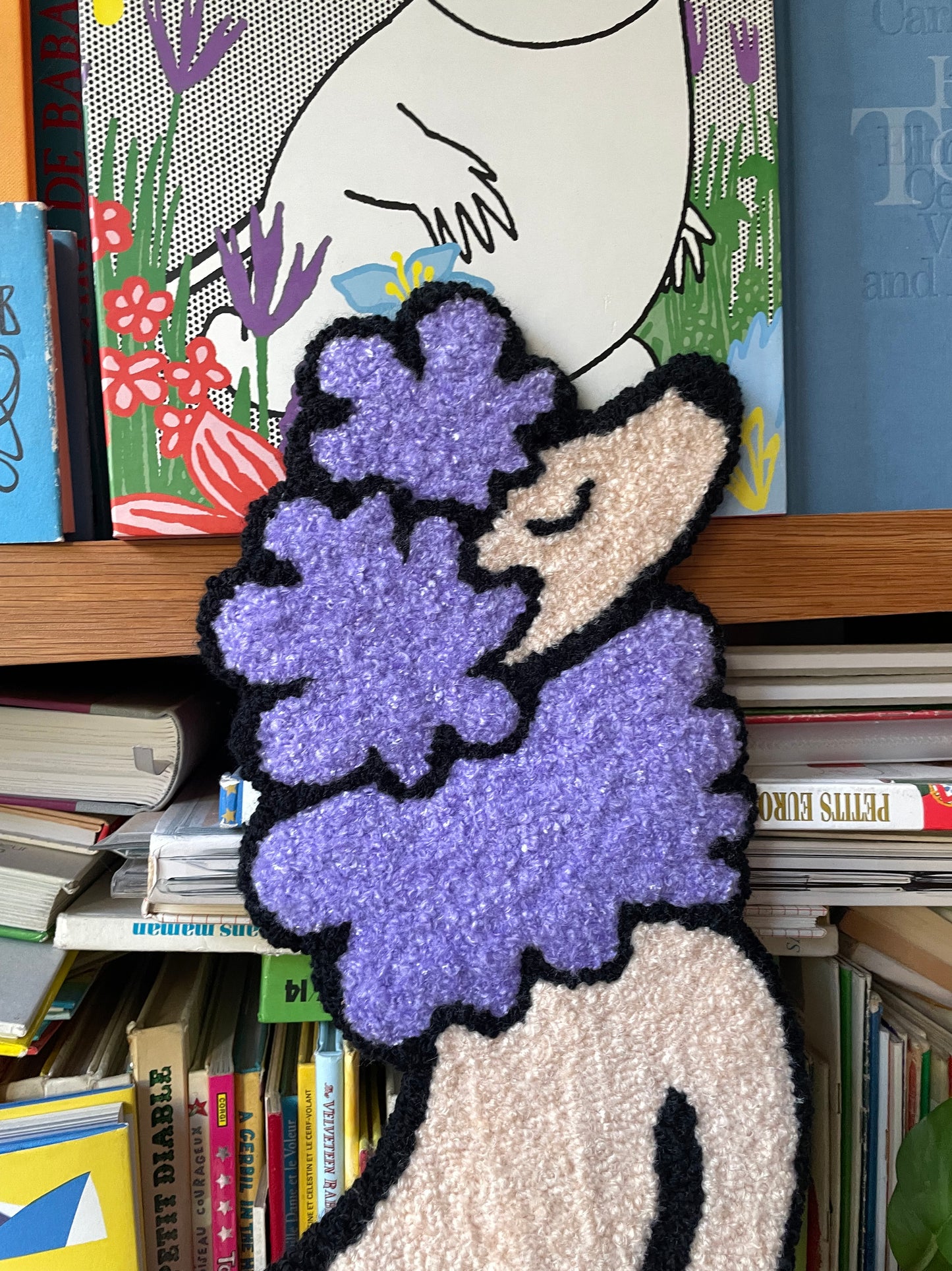 « Kate » Tapisserie caniche décoration murale tufting