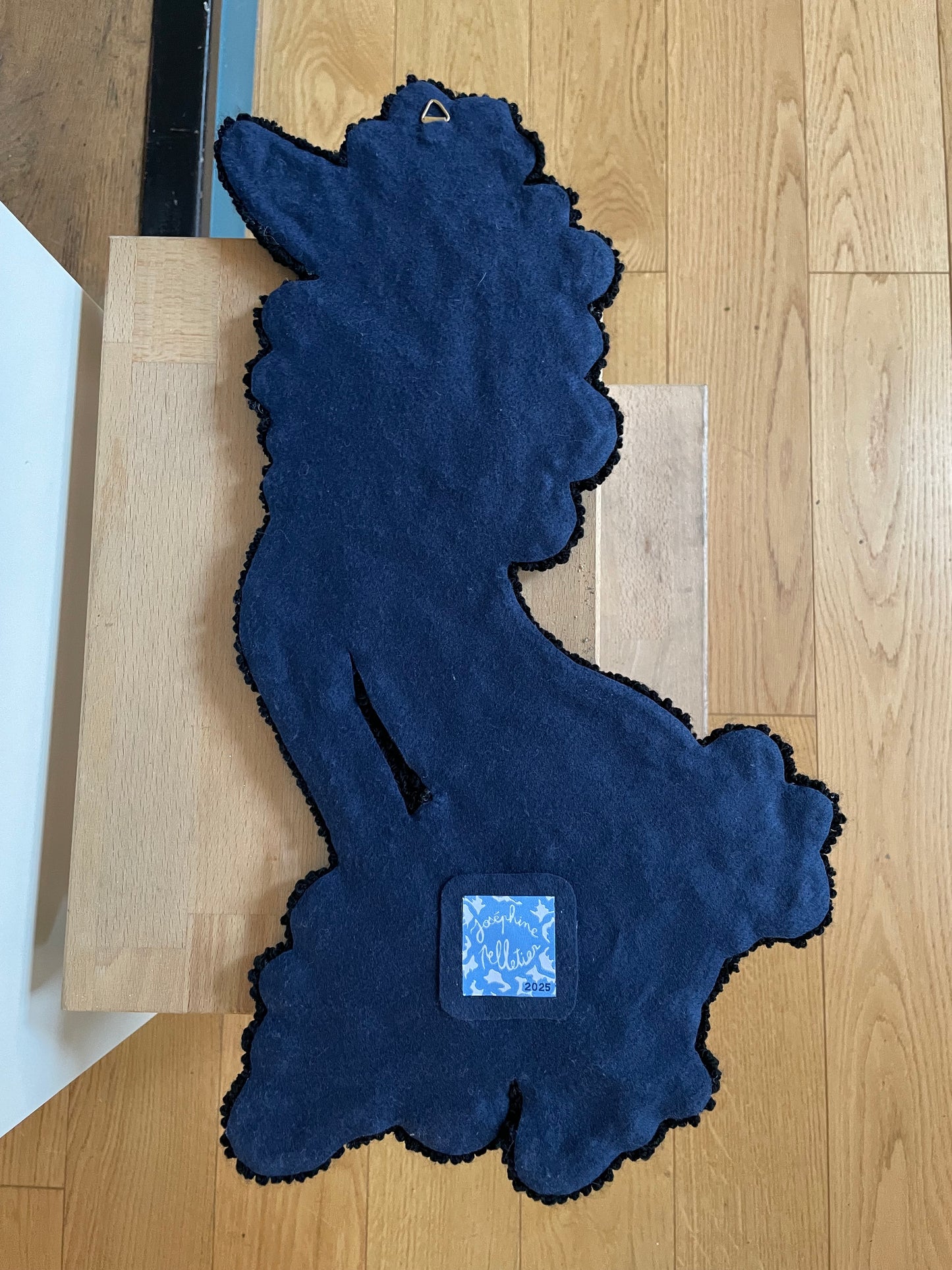 « Gigi » et « Bella » duo de tapisseries caniche décoration murale tufting