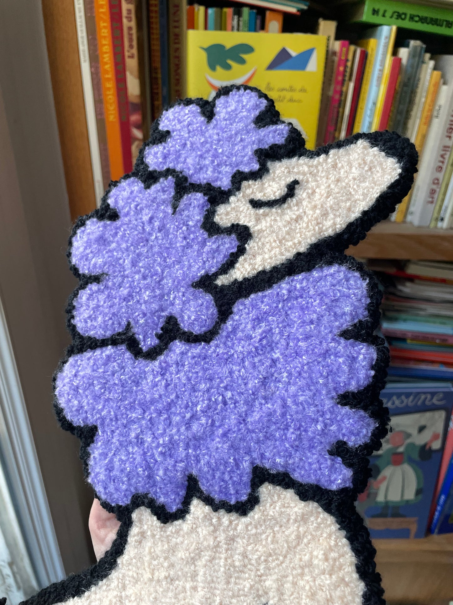 « Kate » Tapisserie caniche décoration murale tufting