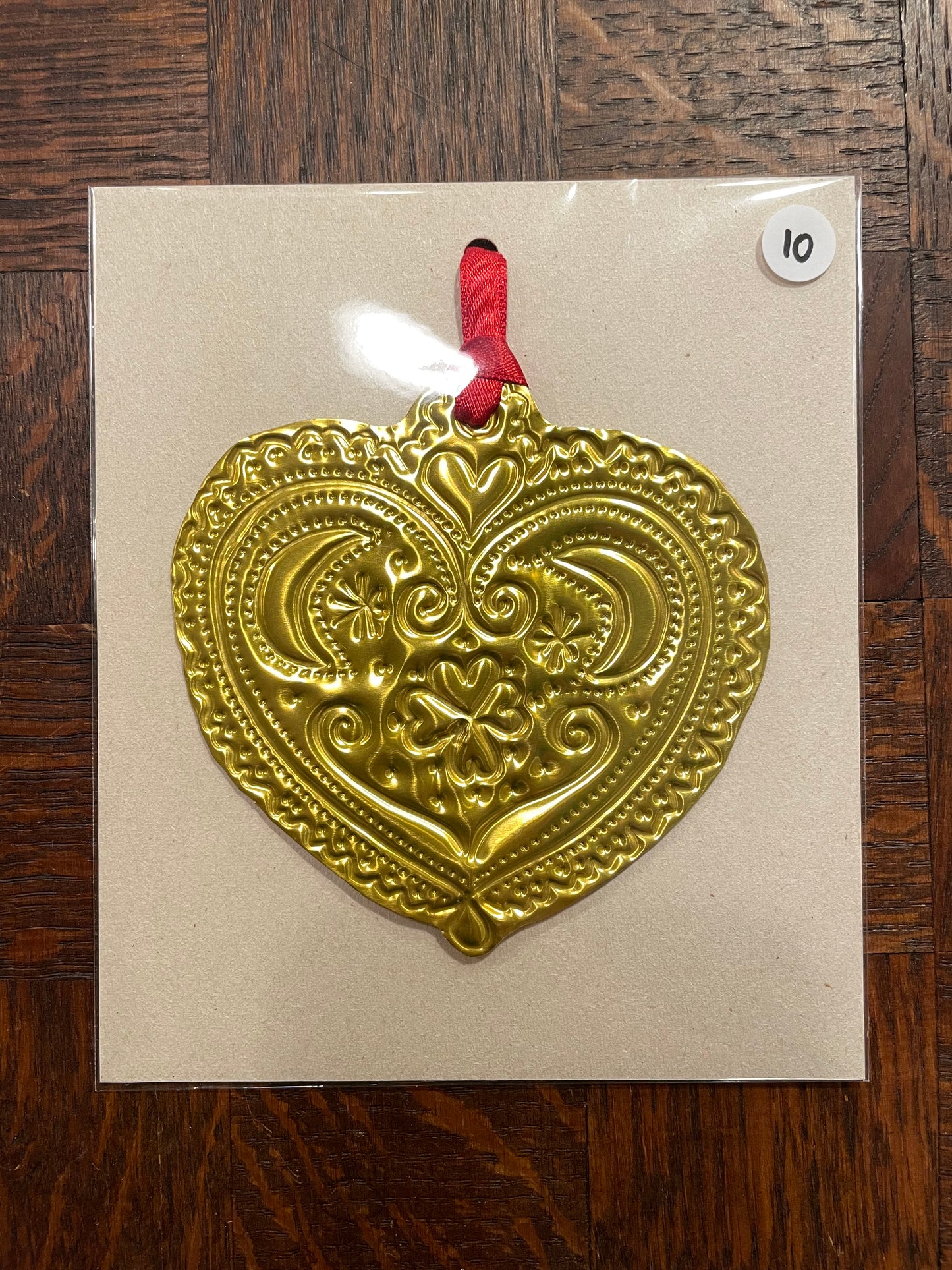 Ornement à suspendre nº10/24 (décembre 2025)