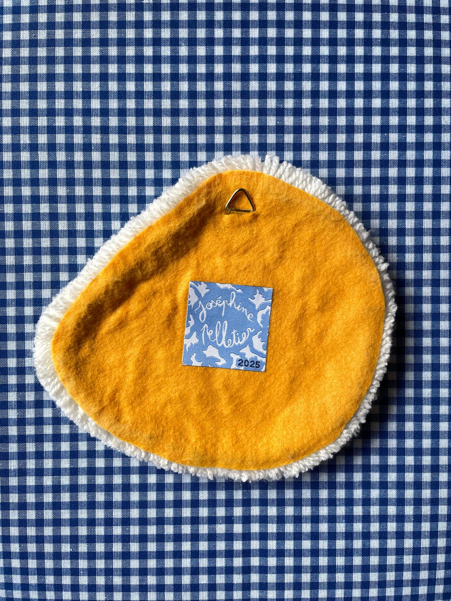 Petit oeuf au plat tufté (à suspendre ou poser)