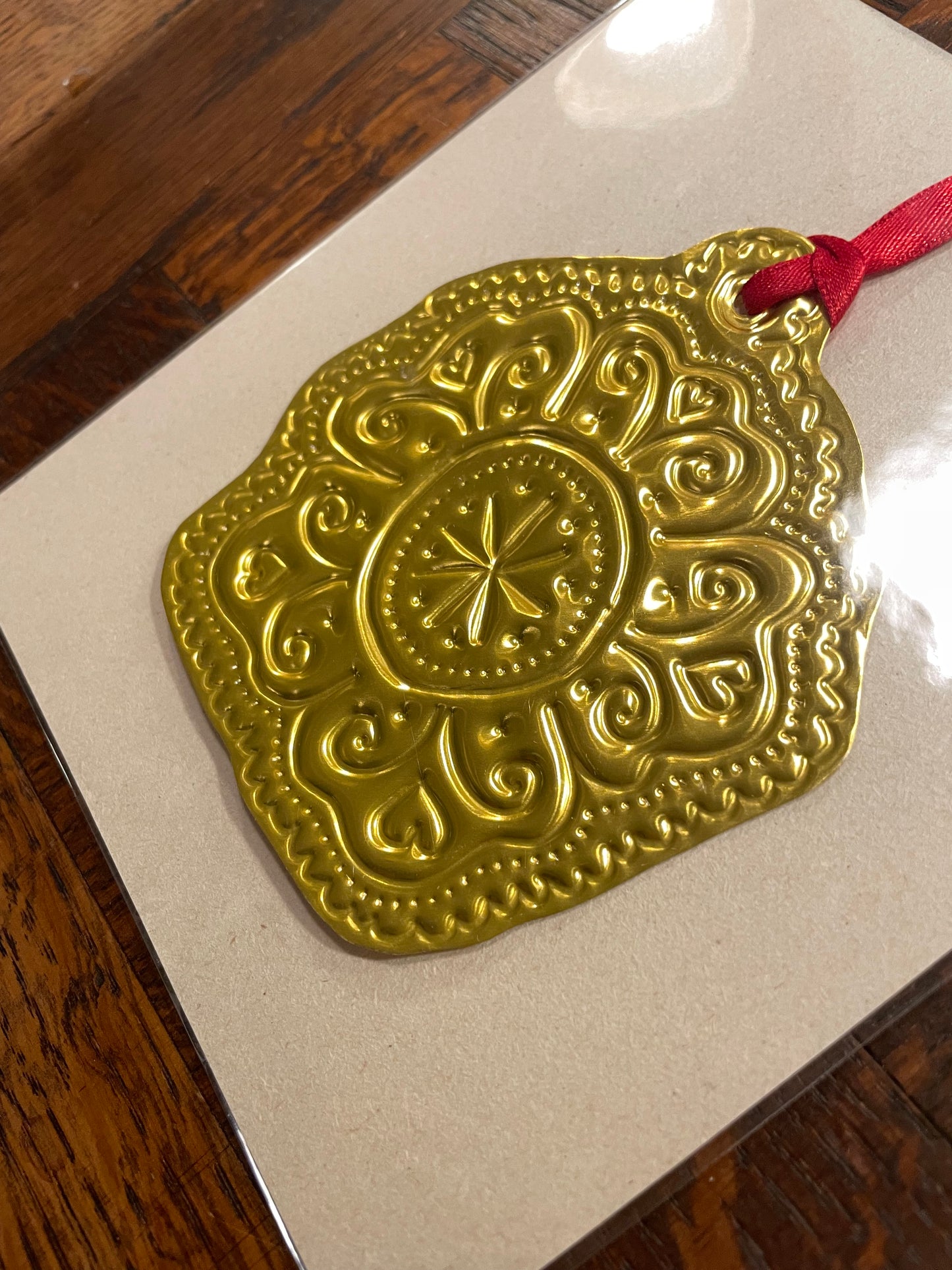 Ornement à suspendre nº7/24 (décembre 2025)