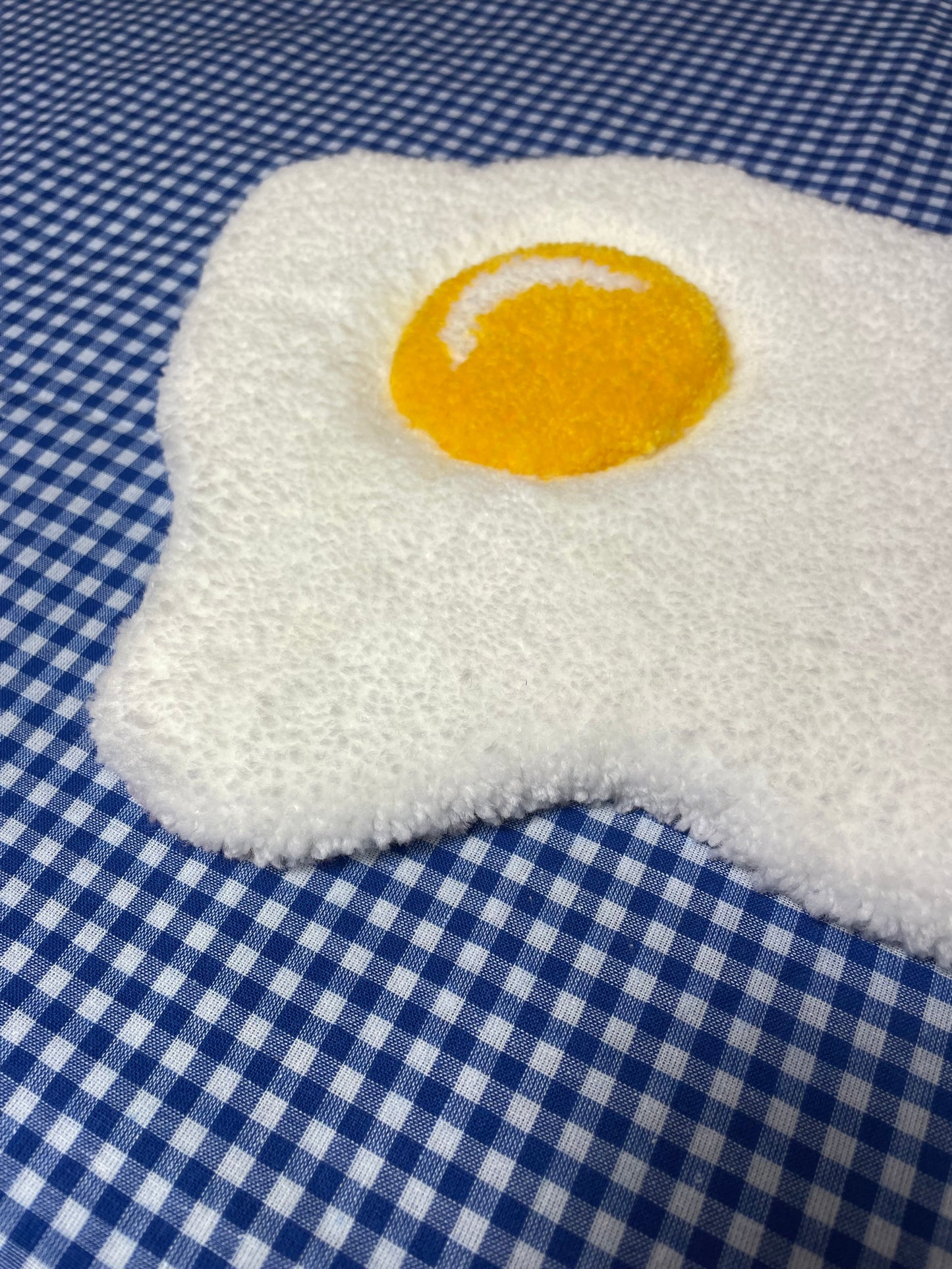 Oeuf au plat tufté • grand (à suspendre ou poser)