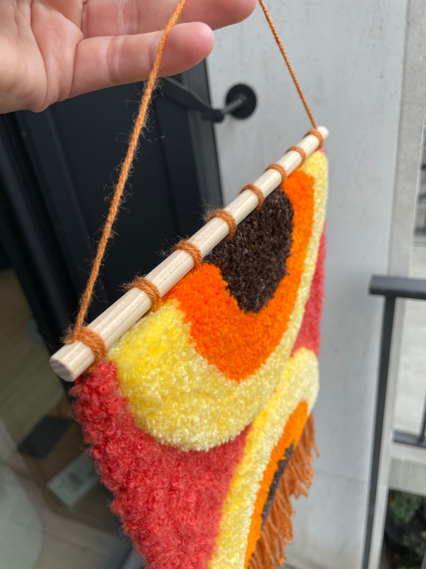 Bannière fanion à franges arcs en tufting