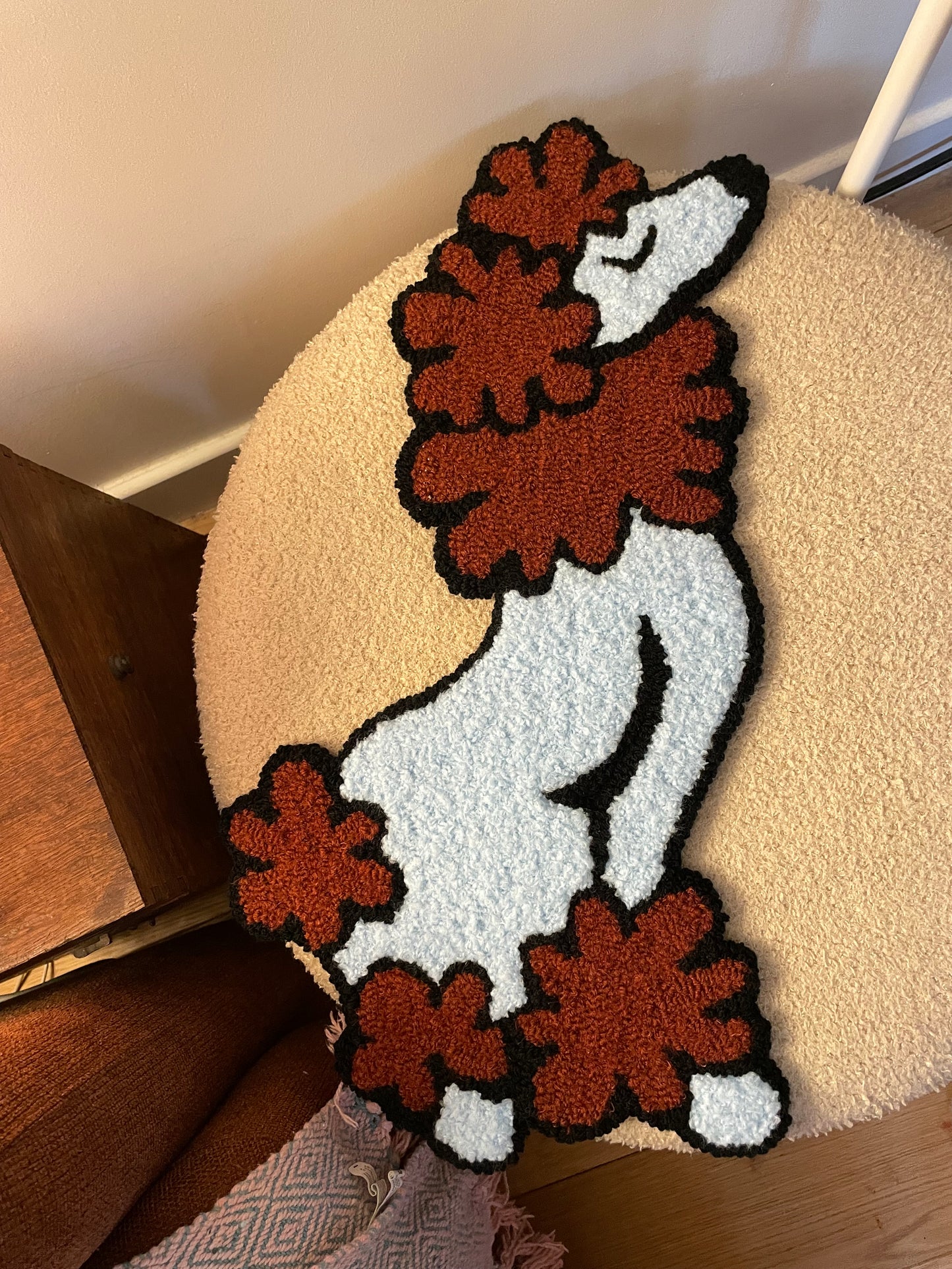 « Gigi » Tapisserie caniche décoration murale tufting