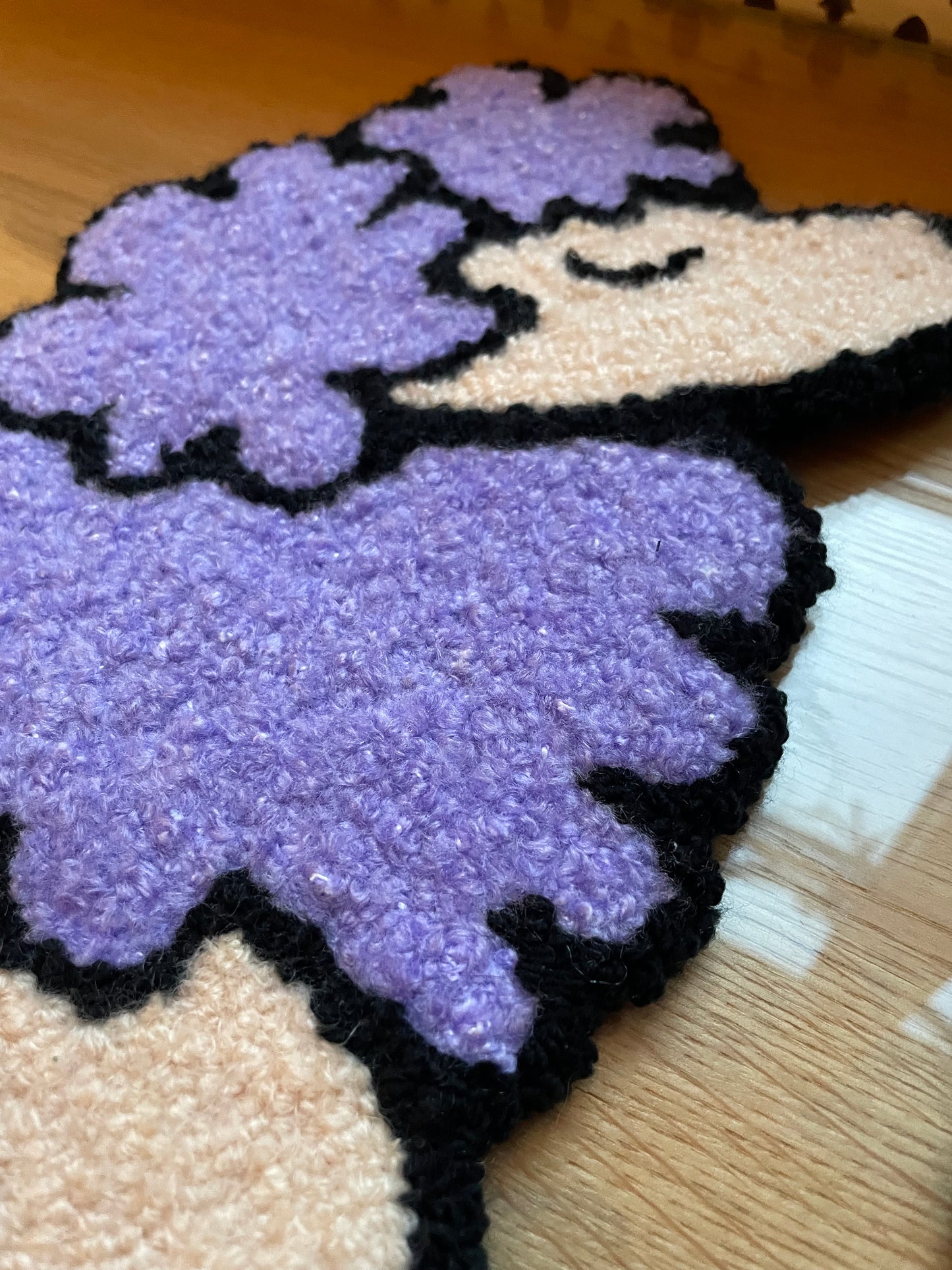 « Kate » et « Iris » duo de tapisseries caniche décoration murale tufting