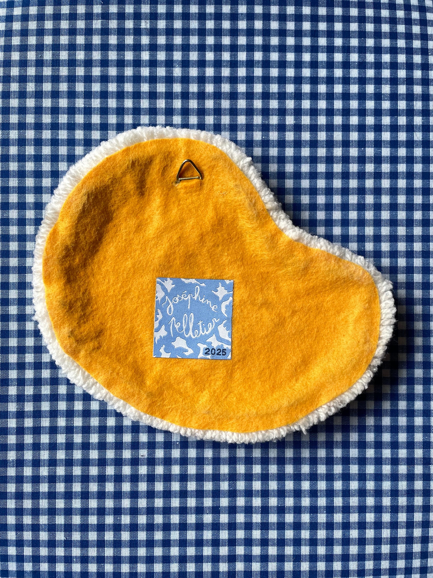 Petit oeuf au plat tufté (à suspendre ou poser)