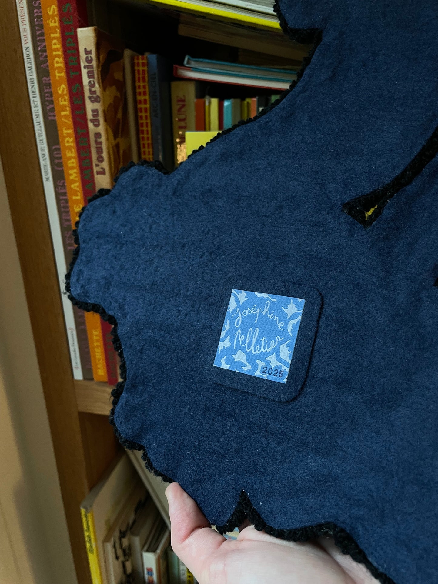 « Rosie » et « Candy » duo de tapisseries caniche décoration murale tufting