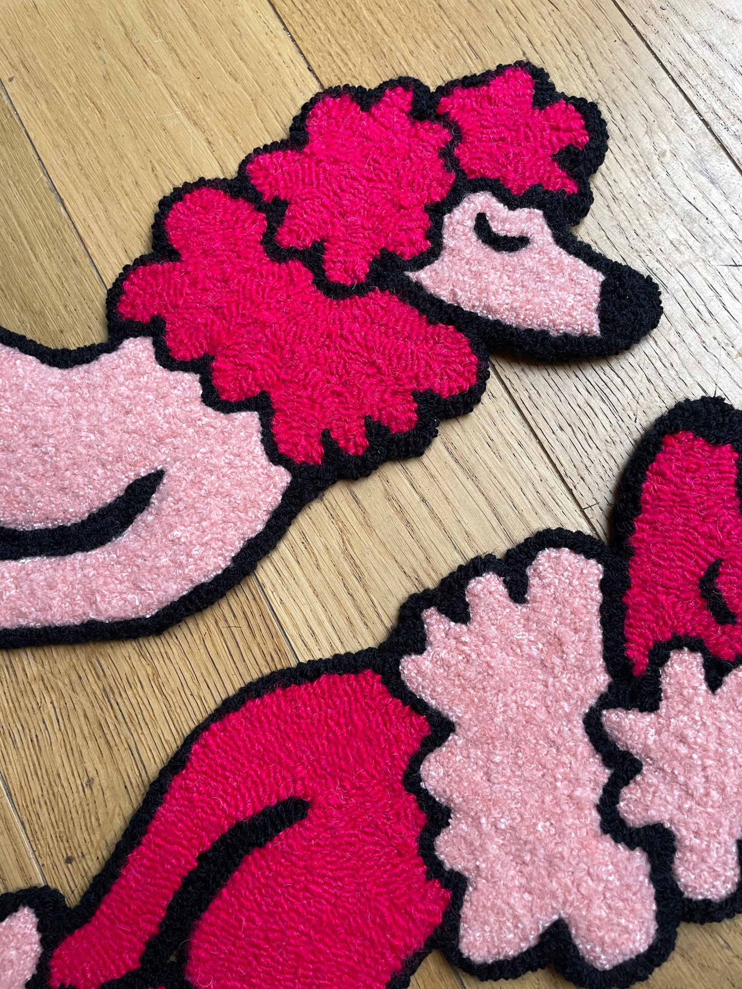 « Rosie » et « Candy » duo de tapisseries caniche décoration murale tufting