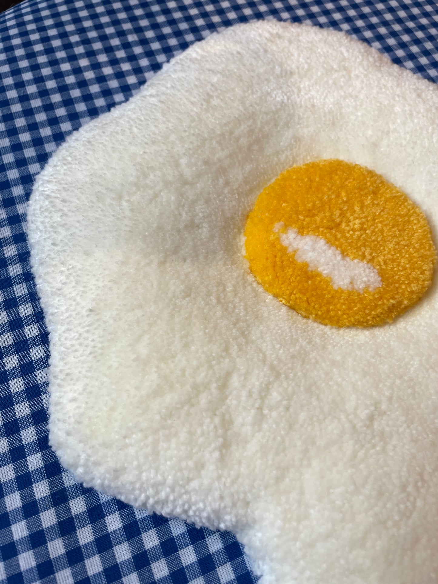 Œuf au plat tufté • grand (à suspendre ou poser)