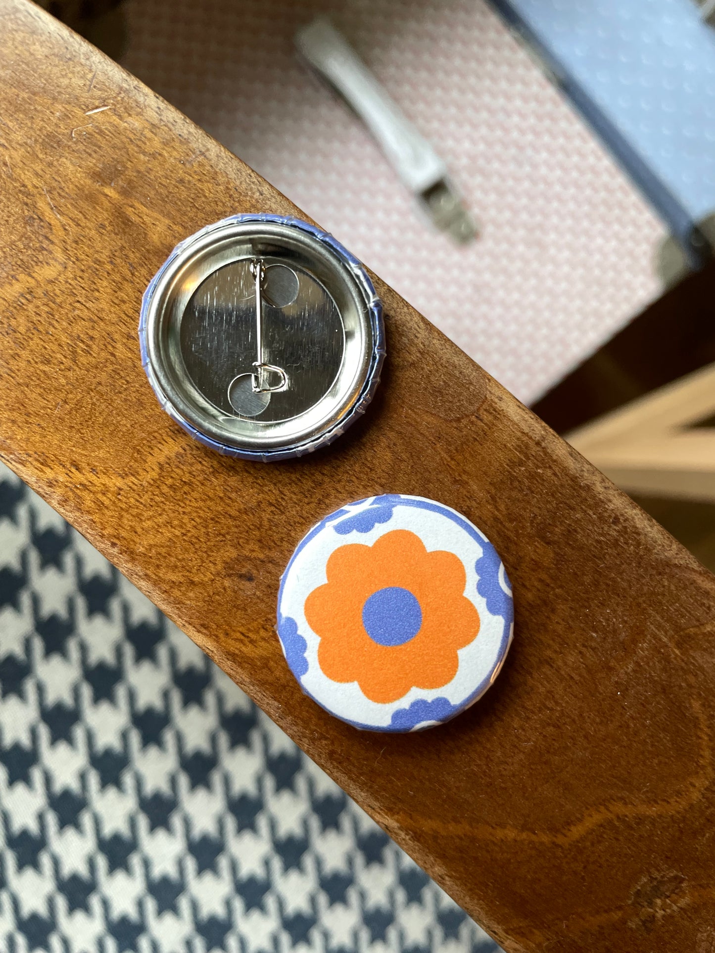 Badge pins « Fleur rétro »